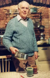 Mirror/1400to1499 01478/george cole filming scene tv good friend march Mirror/1400to1499 01478/george cole filming scene tv good friend march