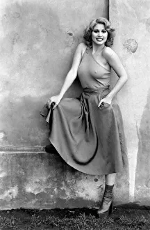 Glamour: Penina Golan. February 1975 75-01030-002 Glamour: Penina Golan. February 1975 75-01030-002
