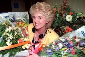 Mirror/0100to0199 00126/gloria hunniford tv presenter 50th birthday Mirror/0100to0199 00126/gloria hunniford tv presenter 50th birthday
