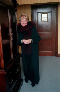 Gloria Hunniford TV Presenter October 1998 At home A©mirrorpix Gloria Hunniford TV Presenter October 1998 At home A©mirrorpix