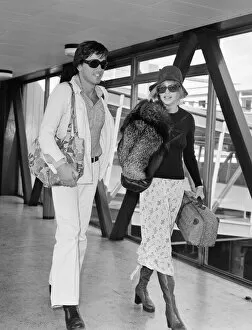 Images Dated 22nd September 1973: Goldie Hawn, American actress with Bruno Wintzell at London Heathrow Airport