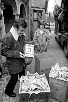 Golfer Tony Jacklin. Moving house. February 1975 75-01017-001 Golfer Tony Jacklin. Moving house. February 1975 75-01017-001