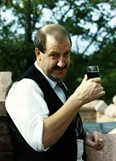 Gorden Kaye actor in the role of Renee in the TV programme Allo Allo. September 1989 Gorden Kaye actor in the role of Renee in the TV programme Allo Allo. September 1989