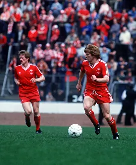 Gordon Strachan in action for Aberdeen against Rangers during the 1982 Scottish Cup Gordon Strachan in action for Aberdeen against Rangers during the 1982 Scottish Cup