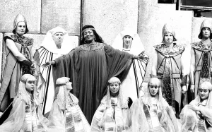 Grace Bumbry & Tye Cast of Aida at the Earls Court Arena, London - 23/6/1988 Grace Bumbry & Tye Cast of Aida at the Earls Court Arena, London - 23/6/1988