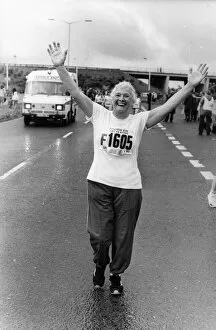 Images Dated 27th June 1982: The Great North Run 27 June 1982 - Arms aloft runner Gladys Humpsih, 70