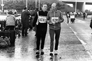 Images Dated 27th June 1982: The Great North Run 27 June 1982 - Blind competitor Erling Stordahl helped by Auden