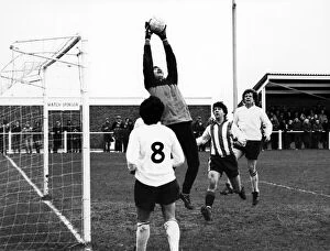 Images Dated 13th December 1980: A Guisborough Town F. C. corner from Percy is safely collected by the Whickham goalkeeper