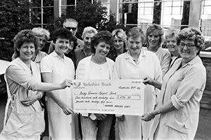 Images Dated 3rd September 1987: Helpful people with a large cheque... thats Rawthorpe High School
