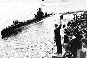 HM Submarine Safari is cheered as she returns safely to port after WW2 patrol. 1945 HM Submarine Safari is cheered as she returns safely to port after WW2 patrol. 1945