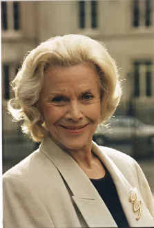 HONOR BLACKMAN ACTRESS H/S SMILING - FEB 1996 HONOR BLACKMAN ACTRESS H/S SMILING - FEB 1996