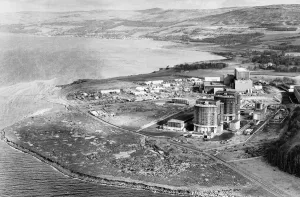 Hunterston Atomic power station March 1973 With the village of Fairlie in Hunterston Atomic power station March 1973 With the village of Fairlie in