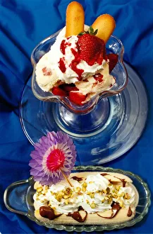 An ice cream sundae and a banana split in August 1997 An ice cream sundae and a banana split in August 1997