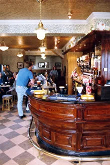 Interior of the Queens Head public house, North Shields 25th August 1992 Interior of the Queens Head public house, North Shields 25th August 1992