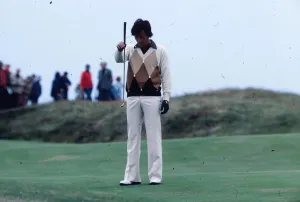 Isao Aoki golfer July 1978 Hoding putter club British Open Isao Aoki golfer July 1978 Hoding putter club British Open
