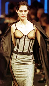 Mirror/0100to0199 00196/italy fashion milan fashion week march 1998 model Mirror/0100to0199 00196/italy fashion milan fashion week march 1998 model