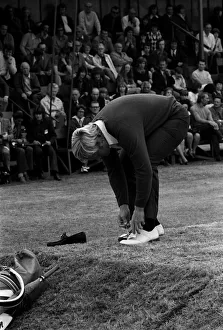 Jack Nicklaus golfer 1974 at golf clinic changing into golf shoes tying shoe lace Jack Nicklaus golfer 1974 at golf clinic changing into golf shoes tying shoe lace