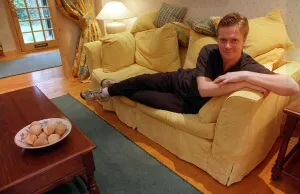 James MacPherson actor in Taggart Lying on settee March 1997 James MacPherson actor in Taggart Lying on settee March 1997