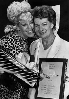 Jean Alexander and Julie Goodyear. May 1985 Jean Alexander and Julie Goodyear. May 1985