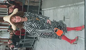 JENNIFER SAUNDERS ACTRESS WHO PLAYS EDWINA IN ABSOLUTELY FABULOUS TV PROGRAMME OUTSIDE JENNIFER SAUNDERS ACTRESS WHO PLAYS EDWINA IN ABSOLUTELY FABULOUS TV PROGRAMME OUTSIDE