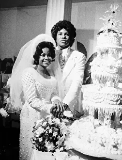 Jermaine Jackson Singer and wife Hazel cutting wedding cake Dbase MSI Jermaine Jackson Singer and wife Hazel cutting wedding cake Dbase MSI
