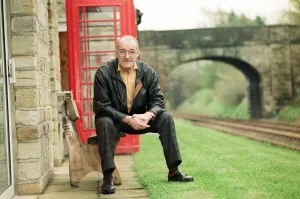 Mirror/1100to1199 01164/jim bowen railway passes house arkholme Mirror/1100to1199 01164/jim bowen railway passes house arkholme