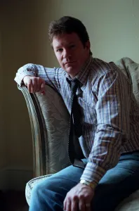 Jim Davidson Comedian/TV Presenter October 1998 Sitting on sofa at home Jim Davidson Comedian/TV Presenter October 1998 Sitting on sofa at home