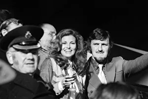 JIMMY HILL AND RAQUEL WELCH NOVEMBER 1972 Y2K JIMMY HILL AND RAQUEL WELCH NOVEMBER 1972 Y2K