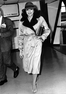 Joan Collins actress trys to sneak off to Paris, April 1988 Joan Collins actress trys to sneak off to Paris, April 1988