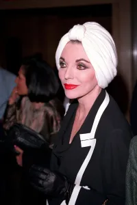 JOAN COLLINS AT MARTNELL FASHION SHOW - 1991 JOAN COLLINS AT MARTNELL FASHION SHOW - 1991