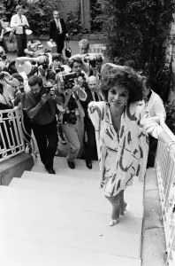 Joan Collins promoting her new television series 'Sins'. 4th September 1987 Joan Collins promoting her new television series 'Sins'. 4th September 1987