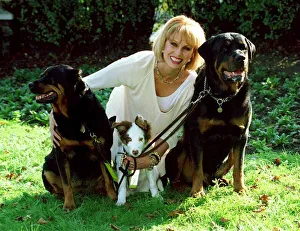 Mirror/0100to0199 00137/joanna lumley actress opens new neuter clinic Mirror/0100to0199 00137/joanna lumley actress opens new neuter clinic