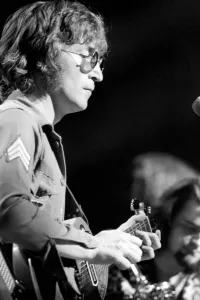 John Lennon and Yoko Ono in charity concert in New York. August 1972 72-8526-015 John Lennon and Yoko Ono in charity concert in New York. August 1972 72-8526-015