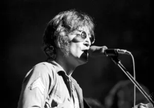 John Lennon and Yoko Ono in charity concert in New York. August 1972 72-8526-008 John Lennon and Yoko Ono in charity concert in New York. August 1972 72-8526-008