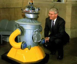John Major MP British Prime Minister having a lengthy talk with Scoot the robot at Eureka John Major MP British Prime Minister having a lengthy talk with Scoot the robot at Eureka