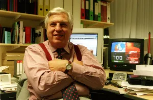 John Simpson News Reporter November 98 Sitting at his desk working John Simpson News Reporter November 98 Sitting at his desk working