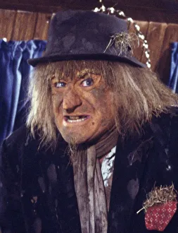 Jon Pertwee on the set of Southern Television childrens series Worzel Gummidge Jon Pertwee on the set of Southern Television childrens series Worzel Gummidge