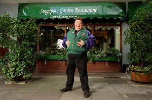 Jonathan Coleman Radio/TV Presenter May 98 Outside the Singapore Garden Resaurant Jonathan Coleman Radio/TV Presenter May 98 Outside the Singapore Garden Resaurant