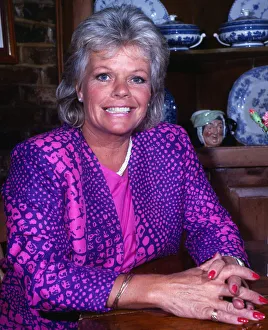 Judith Chalmers at home November 1987 A©mirrorpix Judith Chalmers at home November 1987 A©mirrorpix