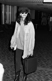 Julia Roberts actress arrives at Heathrow from New York . 13th October 1992 Julia Roberts actress arrives at Heathrow from New York . 13th October 1992