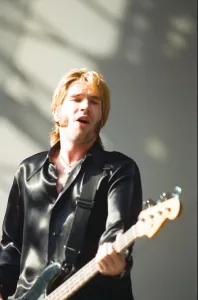 Mirror/0900to0999 00968/justin currie lead singer british rock group del Mirror/0900to0999 00968/justin currie lead singer british rock group del