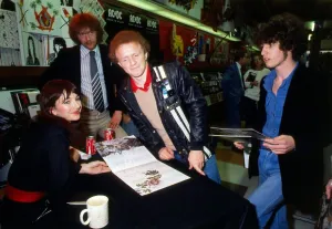 Kate Bush at album signing in Glasgow October 1980 Kate Bush at album signing in Glasgow October 1980
