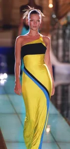 Kate Moss models Versace at Paris fashion show on catwalk wearing yellow black Kate Moss models Versace at Paris fashion show on catwalk wearing yellow black