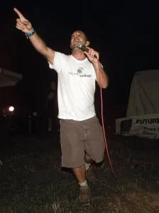 Keith Allen sings his football song Vindaloo at Glastonbury 1999 Keith Allen sings his football song Vindaloo at Glastonbury 1999