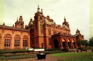 Kelvingrove Art Gallery and Museum June 1999 Exterior entrance Location for film House Kelvingrove Art Gallery and Museum June 1999 Exterior entrance Location for film House