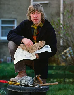 Ken Buchanan boxer August 1985 Eating fish supper foot resting on dustbin tools Ken Buchanan boxer August 1985 Eating fish supper foot resting on dustbin tools