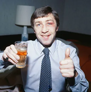 Ken Buchanan boxer December 1979 Holding glass thumbs up black eye Ken Buchanan boxer December 1979 Holding glass thumbs up black eye