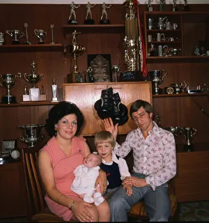 Ken Buchanan boxer July 1975 Waving to camera with wife Carol baby Karen Ken Buchanan boxer July 1975 Waving to camera with wife Carol baby Karen