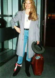 Kim Basinger American actress at Heathrow Airport December 1988 dbase msi Kim Basinger American actress at Heathrow Airport December 1988 dbase msi