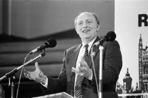 Labour Leader Neil Kinnock campaigning to save the NHS. 13th April 1988 Labour Leader Neil Kinnock campaigning to save the NHS. 13th April 1988